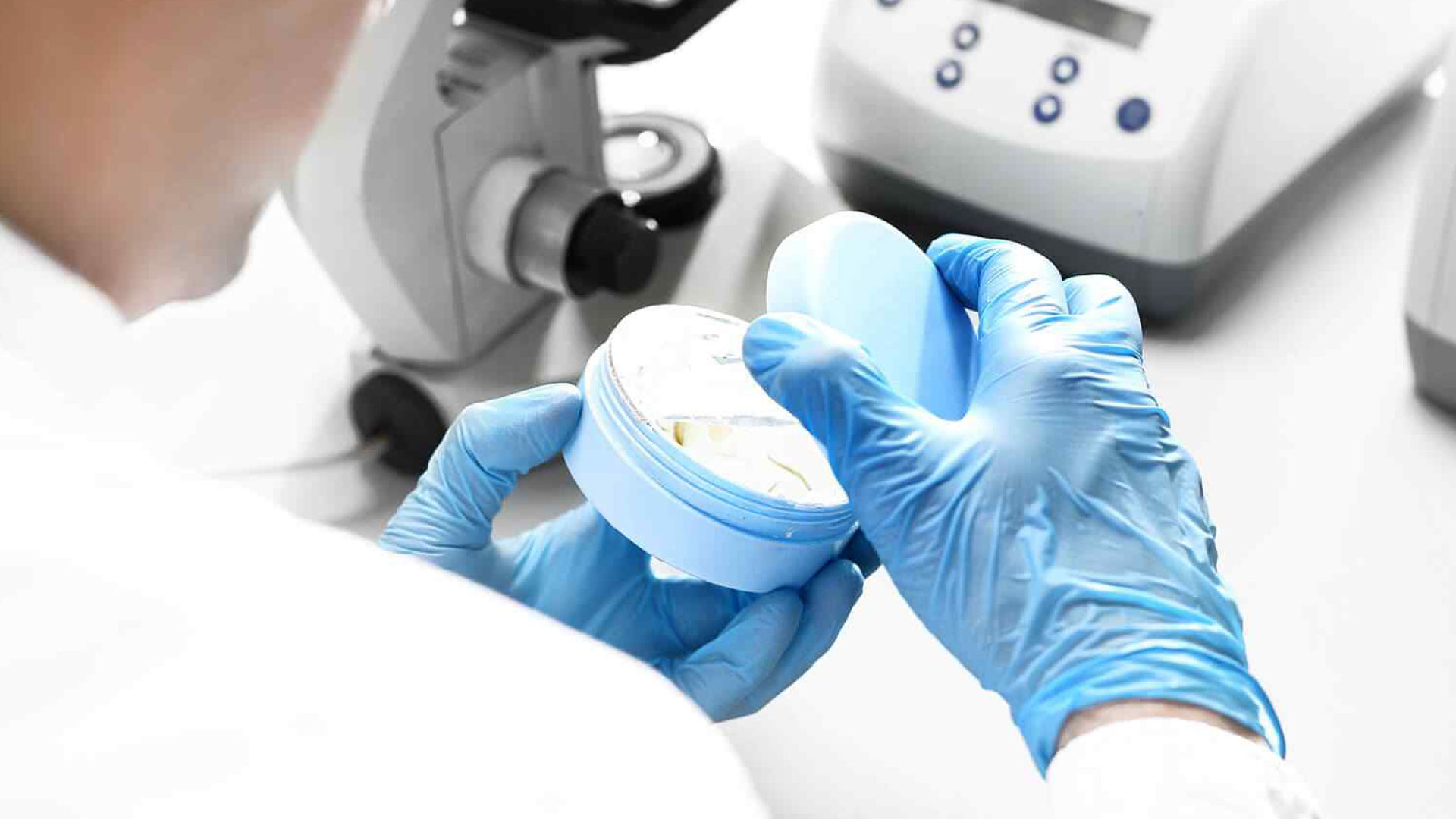 Chiusure in pvc BMP Europe per laboratori di cosmesi